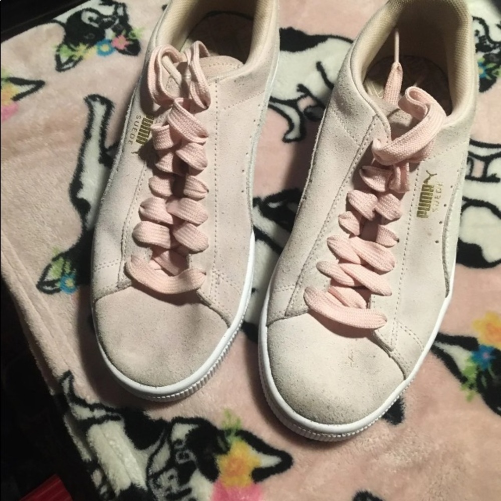 Pink pumas